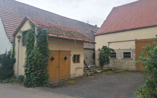 Schönes Ein-/Zweifamilienhaus mit Nebengebäuden in einem Teilort von Weikersheim