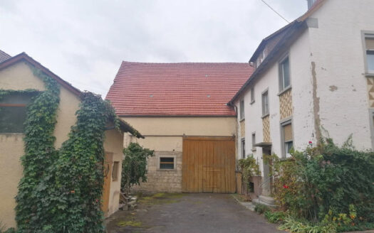 Schönes Ein-/Zweifamilienhaus mit Nebengebäuden in einem Teilort von Weikersheim