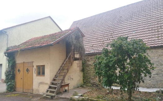Schönes Ein-/Zweifamilienhaus mit Nebengebäuden in einem Teilort von Weikersheim