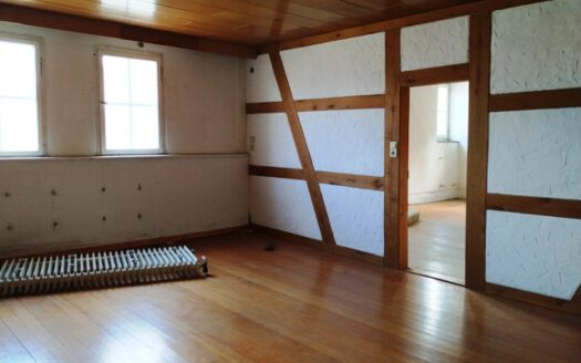 Histor. Wohnhaus mit Nebengebäuden – ehem. landw. Anwesen