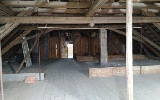 Histor. Wohnhaus mit Nebengebäuden – ehem. landw. Anwesen