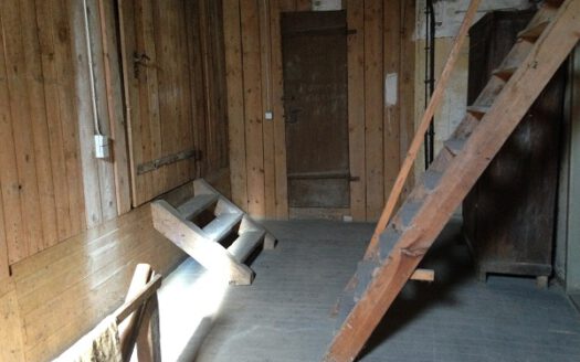 Histor. Wohnhaus mit Nebengebäuden – ehem. landw. Anwesen