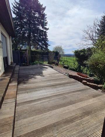 Holzterrasse mit herrlichem Ausblick