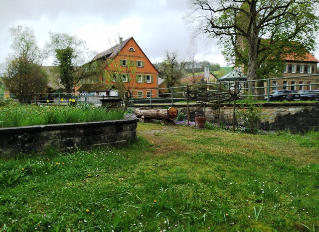 Grünfläche vor dem Haus