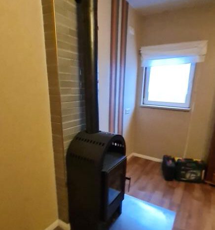 DG: Holzofen im Wohnzimmer