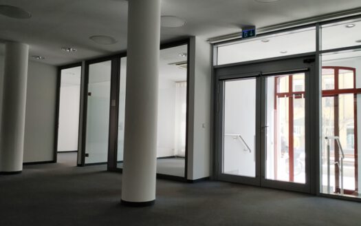 Großzügige Laden-/Büro-/Praxisfläche in bester Lage