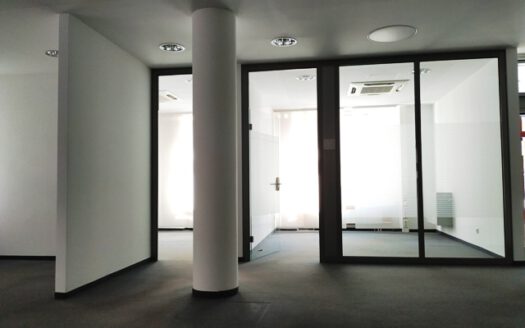 Großzügige Laden-/Büro-/Praxisfläche in bester Lage