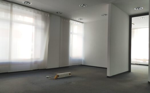 Großzügige Laden-/Büro-/Praxisfläche in bester Lage