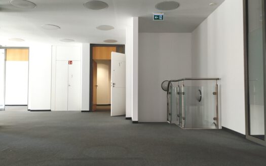 Großzügige Laden-/Büro-/Praxisfläche in bester Lage