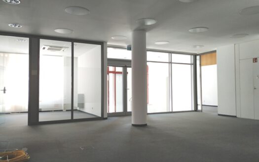 Großzügige Laden-/Büro-/Praxisfläche in bester Lage