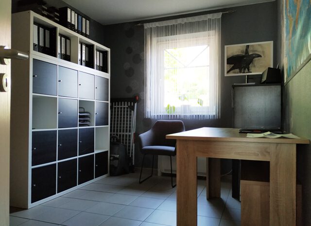 EG-Zimmer mit Zugang zur Garage