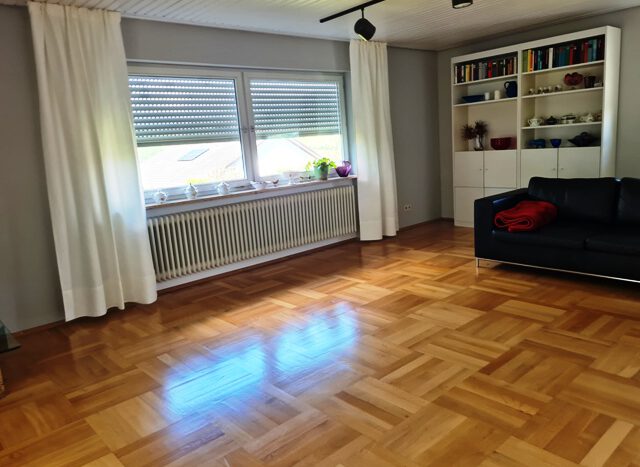 Wohndiele mit Zugang zur Terrasse