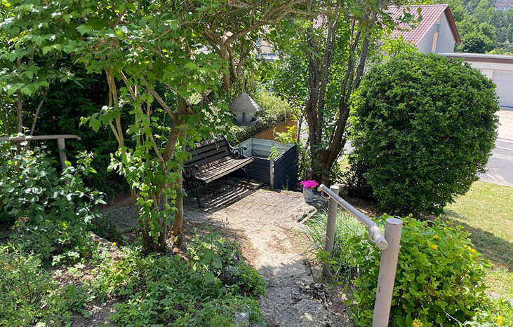 Bank im Garten