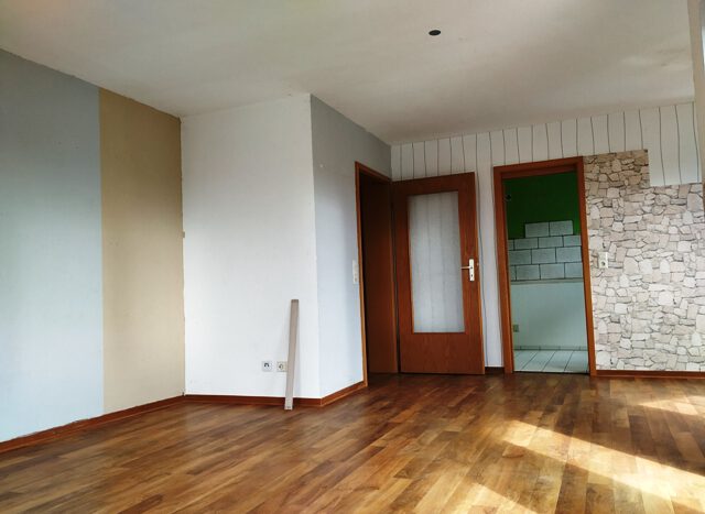 Wohn-/Esszimmer, Zugang Küche und Flur