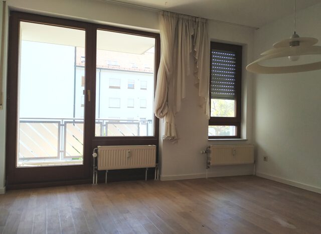 ... mit Zugang zum Balkon