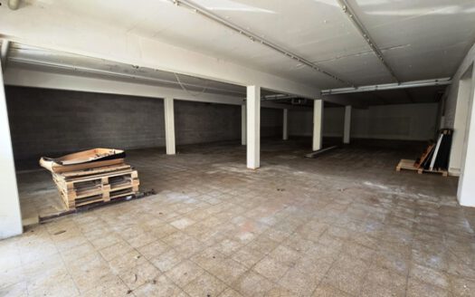 Günstig gelegene Halle für verschiedene Nutzungsmöglichkeiten