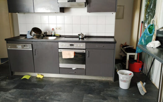 Wohnhaus mit Ladeneinheit in der Stadtmitte