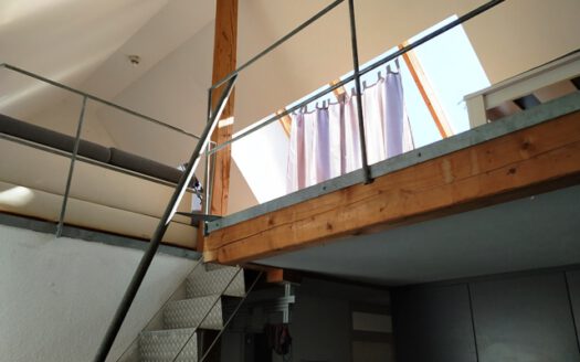 Wohnhaus mit Ladeneinheit in der Stadtmitte