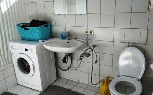 Wohnhaus mit Ladeneinheit in der Stadtmitte