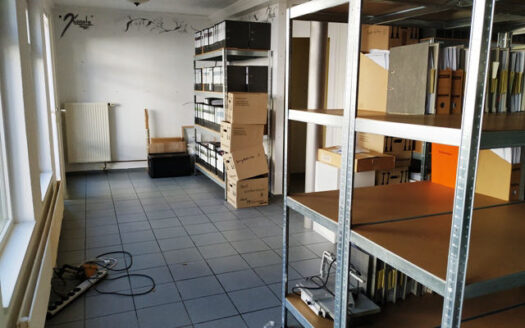 Wohnhaus mit Ladeneinheit in der Stadtmitte