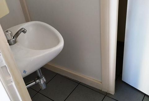 Wohnhaus mit Ladeneinheit in der Stadtmitte