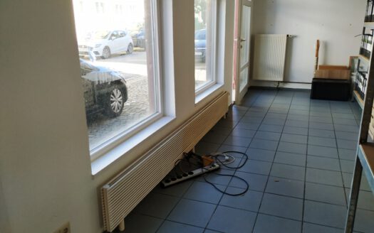 Wohnhaus mit Ladeneinheit in der Stadtmitte