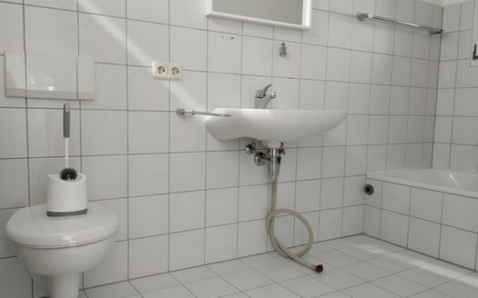 Wohnhaus mit Ladeneinheit in der Stadtmitte