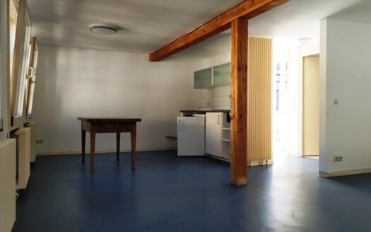 Wohnhaus mit Ladeneinheit in der Stadtmitte