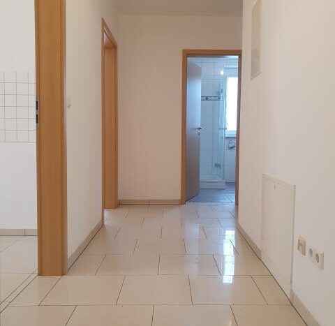 EG, Wohnung li.: Flur
