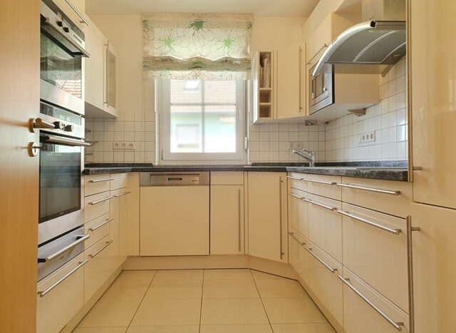 OG, Wohnung li.: Küche