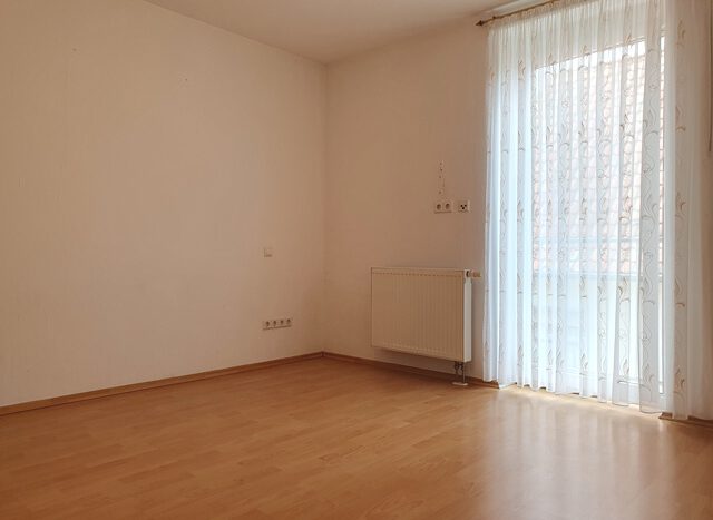 OG, Wohnung li.: Zimmer 1