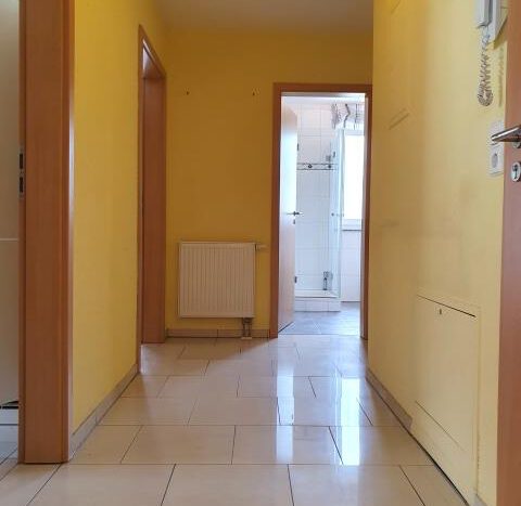 OG, Wohnung li.: Flur