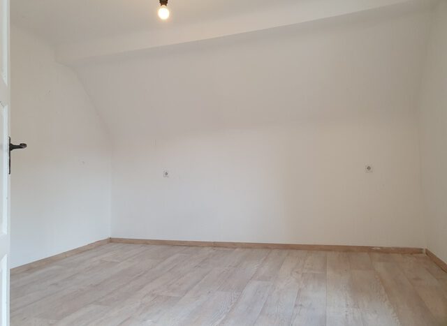 OG, Wohnung re.: Zimmer 1