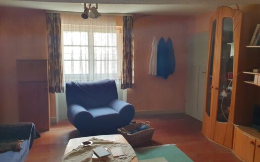 Ehemaliges landwirtschaftliches Anwesen mit Gewölbekeller in Schirmbach!