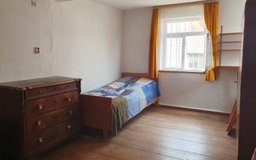 Ehemaliges landwirtschaftliches Anwesen mit Gewölbekeller in Schirmbach!