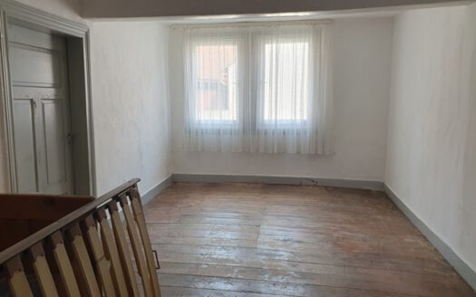 Ehemaliges landwirtschaftliches Anwesen mit Gewölbekeller in Schirmbach!