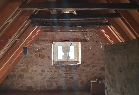 Ehemaliges landwirtschaftliches Anwesen mit Gewölbekeller in Schirmbach!