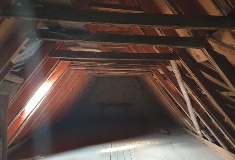 Ehemaliges landwirtschaftliches Anwesen mit Gewölbekeller in Schirmbach!