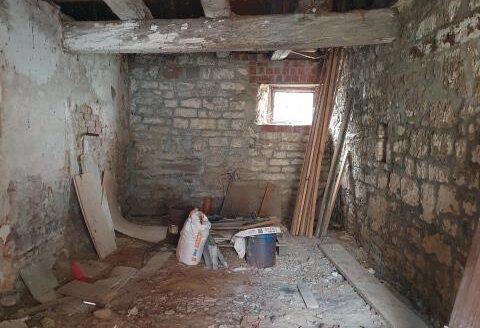 Ehemaliges landwirtschaftliches Anwesen mit Gewölbekeller in Schirmbach!