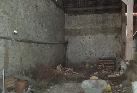 Ehemaliges landwirtschaftliches Anwesen mit Gewölbekeller in Schirmbach!