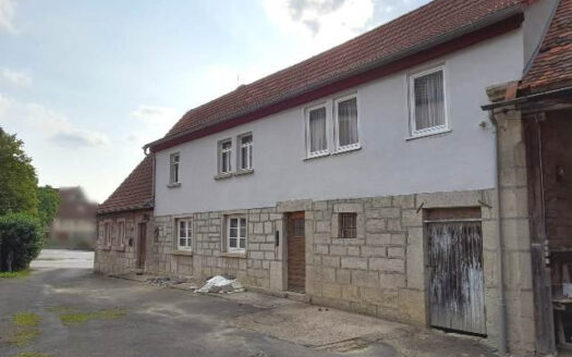 Ehemaliges landwirtschaftliches Anwesen mit Gewölbekeller in Schirmbach!