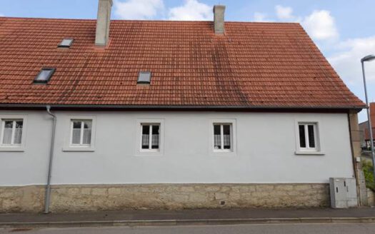 Ehemaliges landwirtschaftliches Anwesen mit Gewölbekeller in Schirmbach!