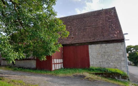 Ehemaliges landwirtschaftliches Anwesen mit Gewölbekeller in Schirmbach!