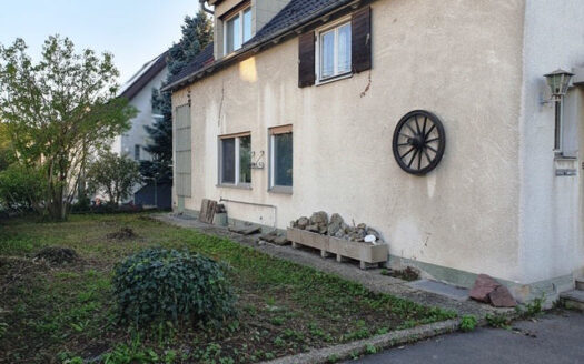 Freistehendes Einfamilienhaus mit Garten und Garage – ideal für Familien!
