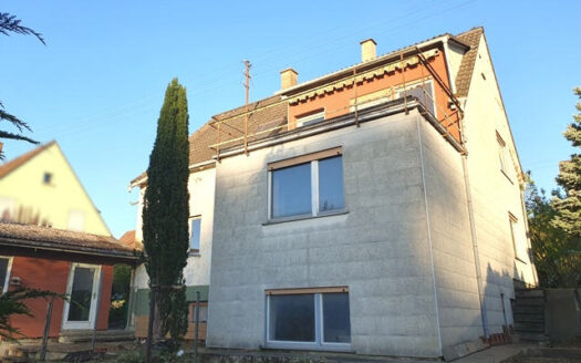 Freistehendes Einfamilienhaus mit Garten und Garage – ideal für Familien!