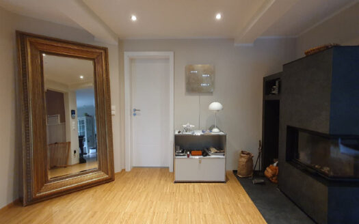 Attraktive Doppelhaushälfte in Bad Mergentheim – Modernisierter Wohnkomfort mit Gartenidylle und Wellness