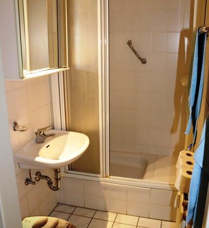 Bad 2 mit Dusche
