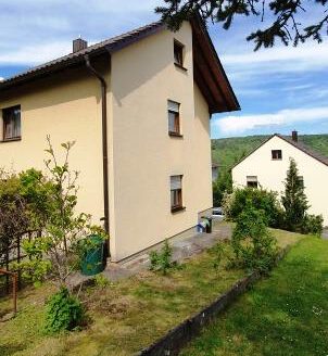 Zweifamilienhaus mit viel Potenzial in bevorzugter Lage von Weikersheim