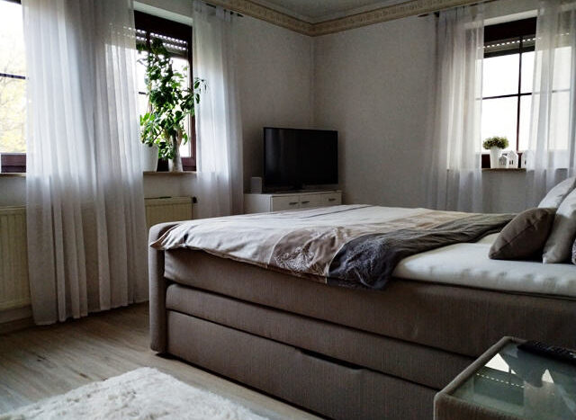 OG_Schlafzimmer mit Laminatboden