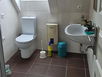 Mehrfamilienhaus mit Garage und viel Grünfläche zu verkaufen!